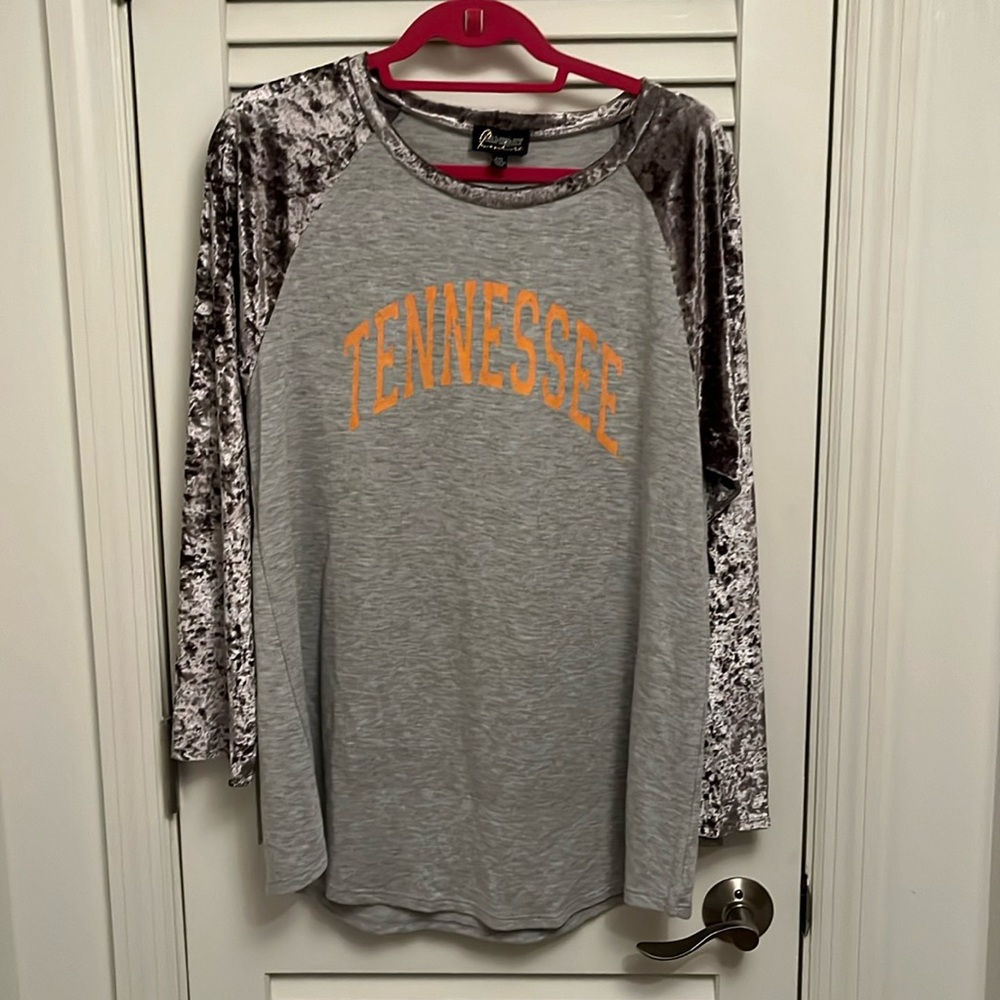 Women’s XXL University of Tennessee game day couture shirt.